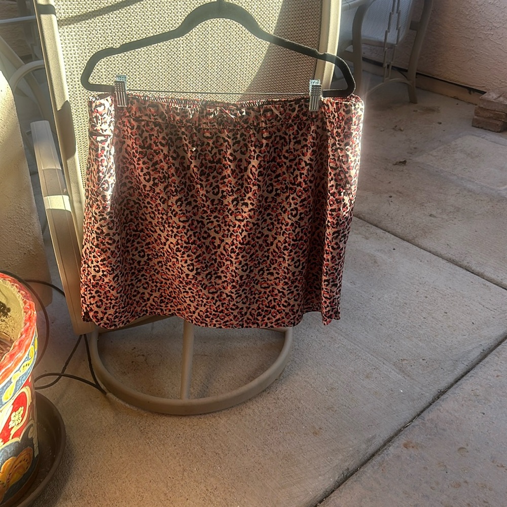 Pink leapord Chicos skort size 3. Great condition,so comfortable.